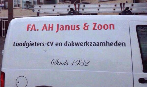 Bedrijfsbus van Fa. AH Janus & Zoon, Loodgieters-CV en dakwerkzaamheden, sinds 1932